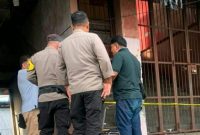 Aparat Polsek Wanea bergerak cepat menangani kasus penganiayaan menggunakan senjata tajam yang menewaskan seorang pria di Terminal Karombasan, Kecamatan Wanea, Kota Manado, Minggu (24/5/2026).