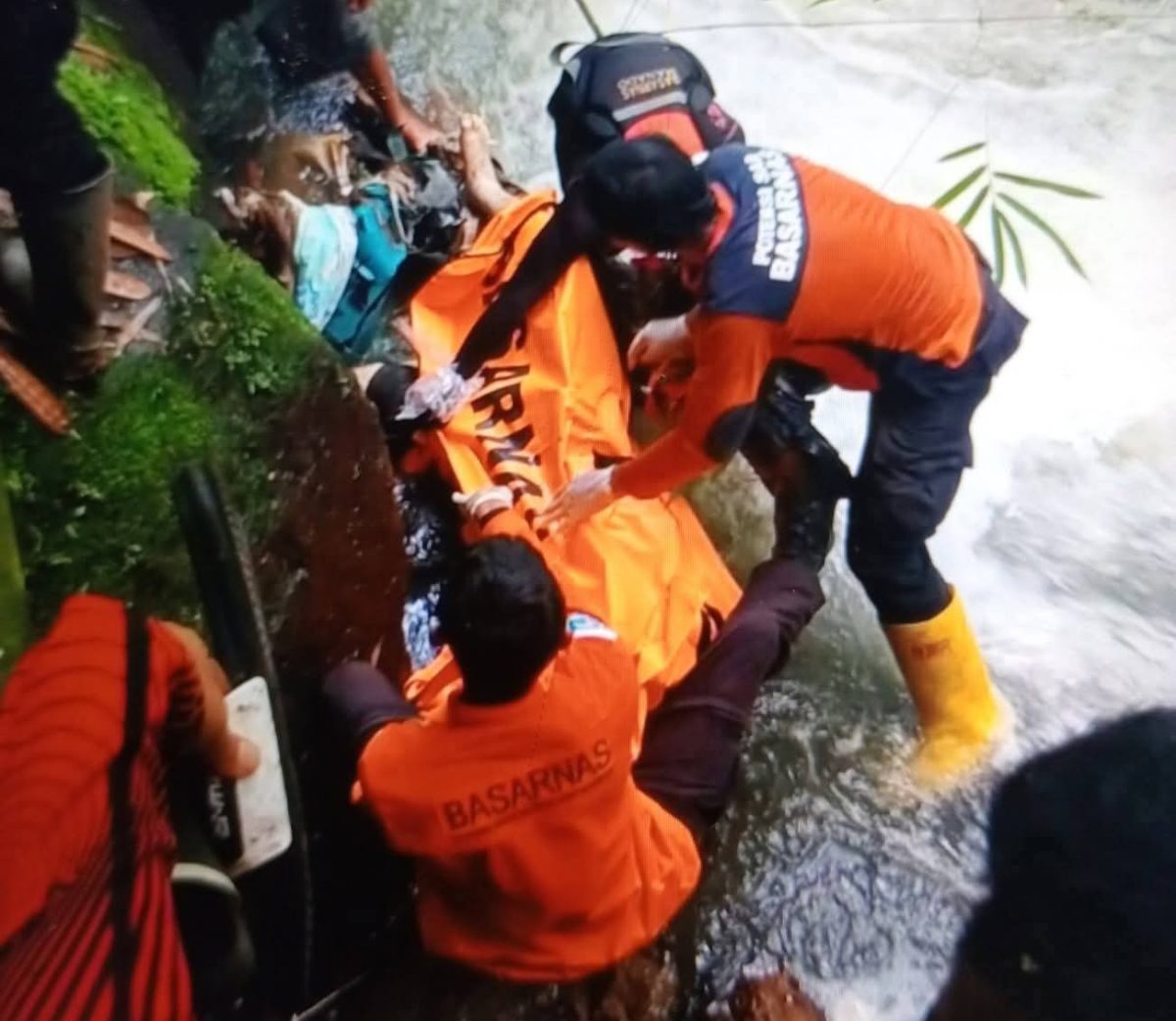 Upaya pencarian intensif selama enam hari terhadap Queentania Makal akhirnya membuahkan hasil, meski diselimuti duka mendalam.