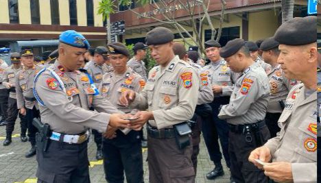 Upaya penegakan disiplin internal kembali dilakukan Polresta Manado melalui kegiatan Penegakan Ketertiban dan Disiplin (Gaktibplin) yang dirangkaikan dengan pengawasan apel pagi, Senin (20/4/2026).