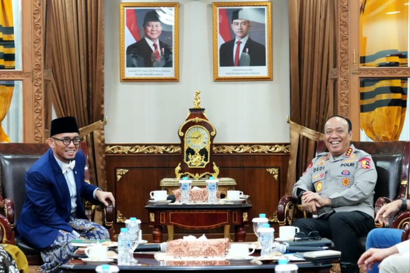 Wakapolri Komjen Pol. Prof. Dr. Dedi Prasetyo, S.H., M.Hum., M.Si., M.M.   dan Wakil Menteri Haji dan Umrah RI Dahnil Anzar Simanjuntak di Mabes Polri, Jakarta, Kamis (30/4/2026).