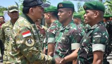 Menteri Pertahanan Republik Indonesia, Jenderal TNI (purn) Sjafrie Sjamsoeddin, melakukan kunjungan kerja ke lokasi pembangunan Batalyon Infanteri Teritorial Pembangunan (Yonif TP) 916/Bara Sakti di Rusunawa Tangkoko, Kelurahan Manembo-nembo Tengah, Kecamatan Matuari, Kamis (7/5/2026).
