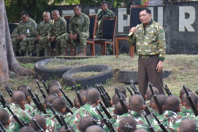 Menteri Pertahanan Republik Indonesia, Jenderal TNI (pur) Sjafrie Sjamsoeddin, melakukan kunjungan kerja ke Sekolah Calon Tamtama (Secata) Rindam XIII/Merdeka di Kota Bitung, Sulawesi Utara, Kamis (7/5/2026).