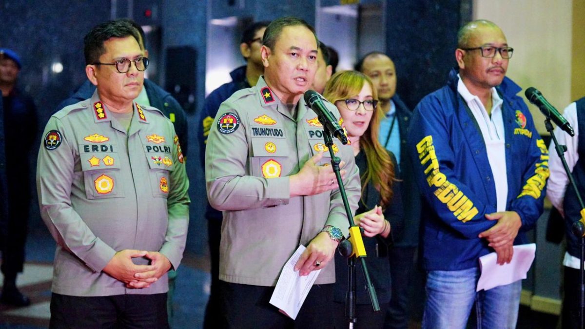 Polri kembali menunjukkan komitmennya dalam memberantas praktik perjudian online dan kejahatan siber lintas negara. Ket Foto:Karopenmas Divhumas Polri Brigjen Pol. Trunoyudo Wisnu Andiko