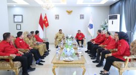 Gubernur Sulawesi Utara Yulius Selvanus menerima kunjungan silaturahmi jajaran DPD PDI Perjuangan Sulawesi Utara yang dipimpin Ketua DPD PDIP Sulut Olly Dondokambey di Wisma Negara Bumi Beringin Manado, Senin (11/5/2026). (Foto Ist)