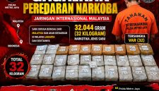 Direktorat Reserse Narkoba Polda Metro Jaya berhasil menggagalkan peredaran narkotika jenis sabu seberat 32 kilogram yang diduga berasal dari jaringan internasional Malaysia.