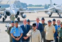 Presiden Republik Indonesia Prabowo Subianto memberikan keterangan usai menyerahkan sejumlah alutsista strategis kepada Tentara Nasional Indonesia (TNI) di Pangkalan Udara Halim Perdanakusuma, Jakarta, Senin (18/05/2026). (Foto BPMI Setpres)