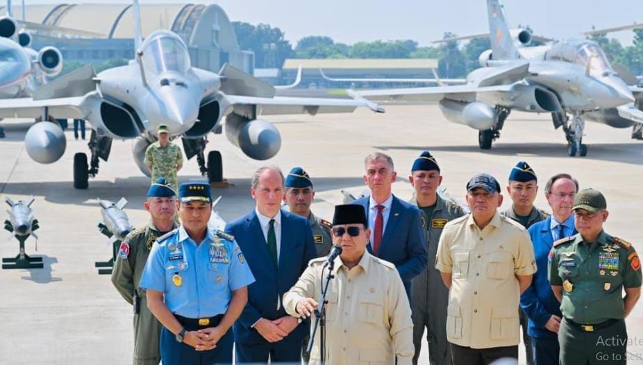 Presiden Republik Indonesia Prabowo Subianto memberikan keterangan usai menyerahkan sejumlah alutsista strategis kepada Tentara Nasional Indonesia (TNI) di Pangkalan Udara Halim Perdanakusuma, Jakarta, Senin (18/05/2026). (Foto BPMI Setpres)