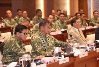 Kasad Jenderal TNI Maruli Simanjuntak mengikuti Rapat Kerja Komisi I DPR RI bersama Menteri Pertahanan, Panglima TNI, dan para Kepala Staf Angkatan di Gedung Nusantara II DPR RI, Selasa (19/5/2026).