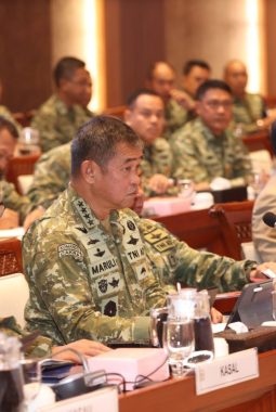 Kasad Maruli Bahas Kesiapan Pertahanan Nasional dan Geopolitik Global di DPR RI
