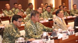 Kasad Jenderal TNI Maruli Simanjuntak mengikuti Rapat Kerja Komisi I DPR RI bersama Menteri Pertahanan, Panglima TNI, dan para Kepala Staf Angkatan di Gedung Nusantara II DPR RI, Selasa (19/5/2026).