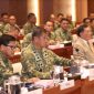 Kasad Jenderal TNI Maruli Simanjuntak mengikuti Rapat Kerja Komisi I DPR RI bersama Menteri Pertahanan, Panglima TNI, dan para Kepala Staf Angkatan di Gedung Nusantara II DPR RI, Selasa (19/5/2026).
