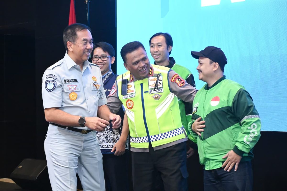 PT Jasa Raharja terus memperkuat sinergi keselamatan berlalu lintas melalui kegiatan “Ngobrol Keselamatan Lalu Lintas bareng Komunitas” bersama Korlantas Polri dan komunitas pengemudi online maupun konvensional.
