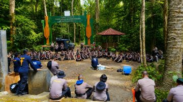 Direktorat Polisi Air dan Udara (Ditpolairud) Polda Sulawesi Utara menggelar latihan Search and Rescue (SAR) di kawasan Kampung Batu Putih, Kota Bitung, Kamis (21/5/2026).