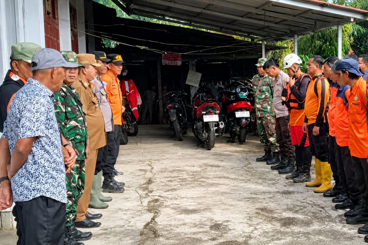 Tim SAR gabungan kembali melanjutkan pencarian terhadap korban hilang, Pr. Queentania Makal, di kawasan Wisata Alam Air Terjun “PARIS”, Desa Kayuuwi, Kecamatan Kawangkoan Barat, Senin (25/5/2026).