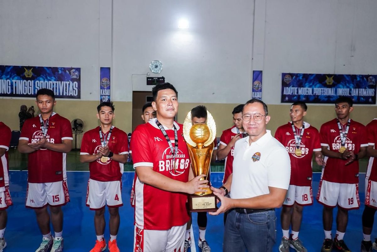 Tim Basket Bhayangkara Brimob berhasil meraih gelar juara pertama pada ajang KASAU Cup 2026 Basketball Tournament kategori antar kementerian dan lembaga yang digelar di GOR Merpati Halim Perdanakusuma, Jakarta Timur.