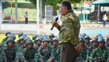 Menteri Pertahanan Republik Indonesia Jenderal TNI (Purn) Sjafrie Sjamsoeddin melaksanakan kunjungan kerja ke Sekolah Calon Bintara (Secaba) Rindam XIII/Merdeka di Amurang, Kabupaten Minahasa Selatan, Sulawesi Utara, Jumat (8/5/2026).