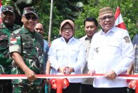 Pangdam XIII/Merdeka Mayjen TNI Mirza Agus, S.I.P., meresmikan Jembatan Garuda di Desa Ulapato B, Kecamatan Telaga Biru, Kabupaten Gorontalo, Rabu