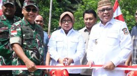 Pangdam XIII/Merdeka Mayjen TNI Mirza Agus, S.I.P., meresmikan Jembatan Garuda di Desa Ulapato B, Kecamatan Telaga Biru, Kabupaten Gorontalo, Rabu