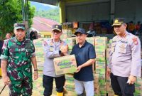 Wakapolda Sulawesi Utara Brigjen Pol Awi Setiyono bersama Danrem 131/Santiago Brigjen TNI Martin Susilo Martopo Turnip turun langsung meninjau penanganan darurat banjir bandang di Kabupaten Bolaang Mongondow (Bolmong), Kamis (28/5/2026).