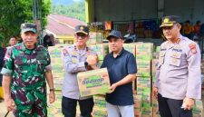 Wakapolda Sulawesi Utara Brigjen Pol Awi Setiyono bersama Danrem 131/Santiago Brigjen TNI Martin Susilo Martopo Turnip turun langsung meninjau penanganan darurat banjir bandang di Kabupaten Bolaang Mongondow (Bolmong), Kamis (28/5/2026).
