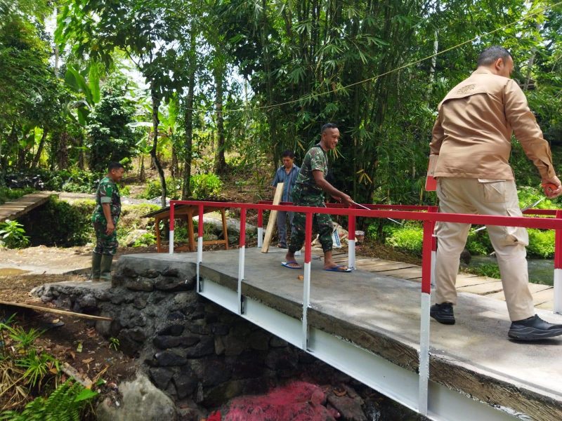 Kabar baik datang dari Desa Kali, Kecamatan Pineleng. Jembatan Perintis Garuda yang dibangun oleh Kodim 1309/Manado kini telah rampung 100 persen dan siap dimanfaatkan masyarakat.