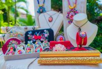 Berawal dari ketertarikan sederhana pada seni sulam benang, UMKM Hai Setala kini berkembang menjadi brand aksesori handmade yang tidak hanya bernilai seni tinggi, tetapi juga mampu menghasilkan pendapatan menjanjikan.