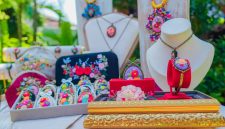 Berawal dari ketertarikan sederhana pada seni sulam benang, UMKM Hai Setala kini berkembang menjadi brand aksesori handmade yang tidak hanya bernilai seni tinggi, tetapi juga mampu menghasilkan pendapatan menjanjikan.
