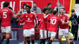 Manchester United memastikan finis di posisi ketiga klasemen akhir Premier League 2025/2026 setelah meraih kemenangan dramatis 3-2 atas Nottingham Forest, Minggu (17/5/2026) malam.