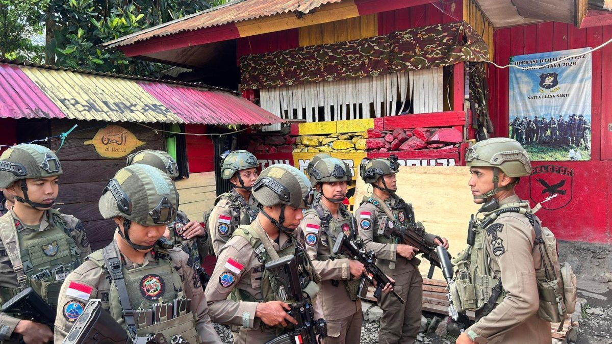 Satgas Operasi Damai Cartenz-2026 melaksanakan patroli jalan kaki di Distrik Muara, Kabupaten Puncak Jaya, Papua Tengah, Selasa (19/5/2026)