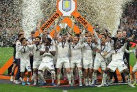 Aston Villa mencatat sejarah besar di kompetisi Eropa musim 2025/2026 setelah berhasil menjuarai Liga Europa usai mengalahkan Freiburg dengan skor telak 3-0.