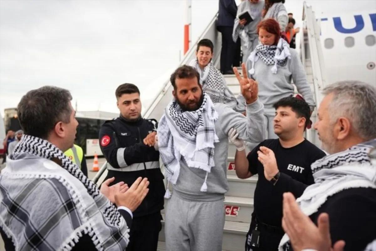 Menteri Luar Negeri (Menlu) RI Sugiono memastikan pemerintah terus mengawal proses pemulangan sembilan Warga Negara Indonesia (WNI) relawan kemanusiaan Gaza yang telah dibebaskan dari penjara Israel.