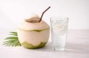 Air kelapa menjadi salah satu minuman alami yang banyak dikonsumsi masyarakat