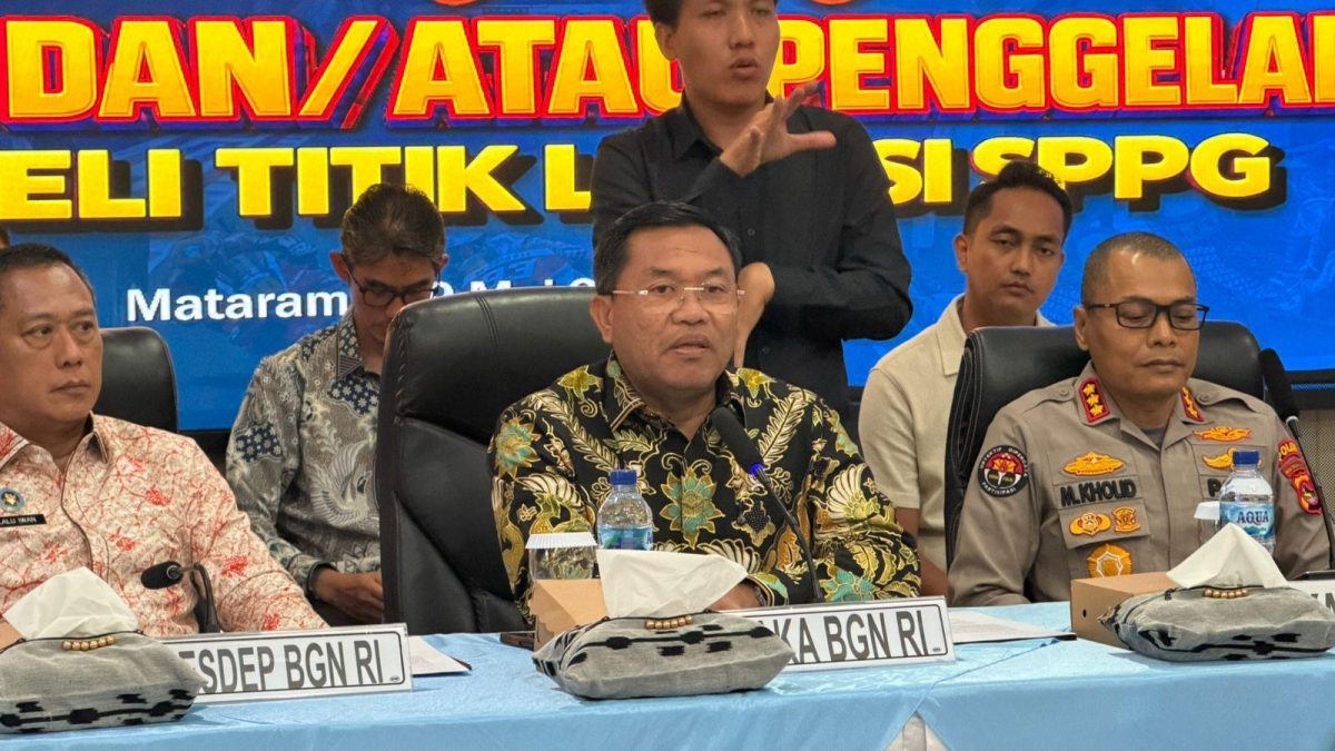 Wakil Kepala BGN, Sony Sonjaya (Tengah)