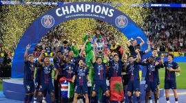 Paris Saint-Germain (PSG) berhasil mempertahankan gelar Liga Champions 2025/2026 setelah menundukkan Arsenal dengan skor 4-3 melalui adu penalti pada partai final yang berlangsung di Puskás Aréna, Budapest, Hungaria, Sabtu (30/5/2026). (Foto Ist)