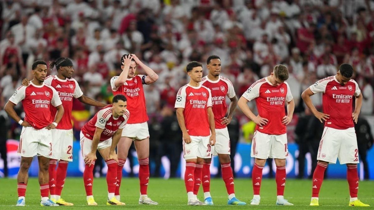 Arsenal memang harus menelan kekecewaan setelah gagal meraih trofi Liga Champions 2025/2026.