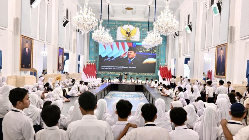 Program “Istana untuk Anak Sekolah” kembali menghadirkan pengalaman edukatif bagi ratusan pelajar dan mahasiswa di kompleks Istana Kepresidenan Jakarta, Selasa (19/5/2026).