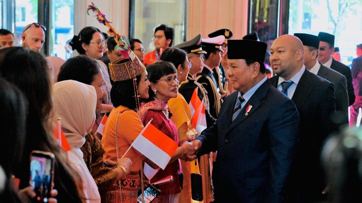 Kedatangan Presiden Prabowo di Prancis pada Selasa, 26 Mei 2026, disambut penuh haru dan bangga oleh warga negara Indonesia yang berada di Paris. Foto: BPMI Setpres/Laily Rachev