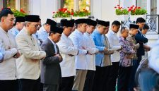 Presiden Republik Indonesia Prabowo Subianto melaksanakan salat sunah Iduladha 1447 Hijriah di Wisma Indonesia, Paris, Prancis, pada Rabu, 27 Mei 2026, bertepatan dengan 10 Zulhijah 1447 Hijriah.   Foto: BPMI Setpres/Laily Rachev