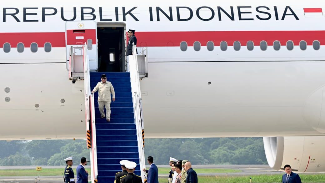 Presiden Prabowo Subianto tiba di Tanah Air pada Sabtu, 30 Mei 2026, melalui Pangkalan TNI AU Halim Perdanakusuma, Jakarta, sekitar pukul 10.00 WIB, usai menyelesaikan rangkaian kunjungan resmi kenegaraan di Paris, Republik Prancis. Foto: BPMI Setpres/Cahyo