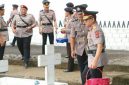 Jelang peringatan Hari Bhayangkara ke-80 Tahun 2026, Polda Sulawesi Utara menggelar ziarah rombongan dan tabur bunga di Taman Makam Pahlawan (TMP) Kairagi, Manado, Rabu (24/6/2026).