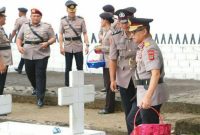 Jelang peringatan Hari Bhayangkara ke-80 Tahun 2026, Polda Sulawesi Utara menggelar ziarah rombongan dan tabur bunga di Taman Makam Pahlawan (TMP) Kairagi, Manado, Rabu (24/6/2026).