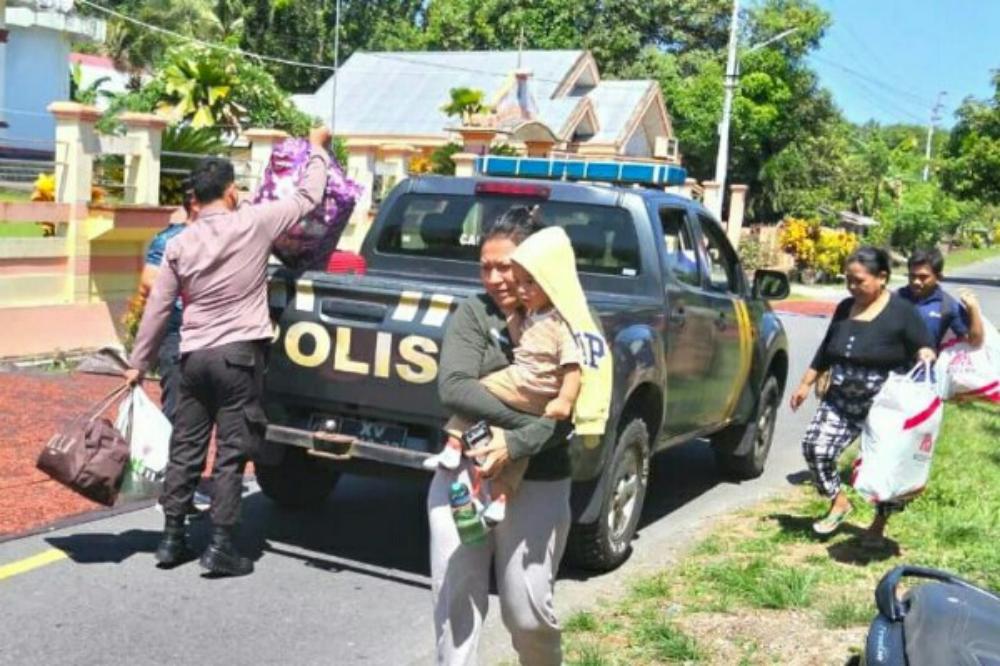 Polres Kepulauan Sangihe bergerak cepat melakukan penanganan dan pemantauan pascagempa bumi tektonik berkekuatan Magnitudo 7,7 yang berpusat di wilayah Mindanao, Filipina, Senin (8/6/2026).