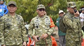 Pangdam XIII/Merdeka Mayjen TNI Mirza Agus menyambut kedatangan Panglima TNI, Agus Subiyanto, di Bandar Udara Djalaluddin, Gorontalo, Rabu (24/6/2026).