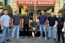 Tim URC Bravo Resmob Polresta Manado bergerak cepat mengamankan seorang pria berinisial FM (42) yang diduga terlibat dalam kasus penganiayaan menggunakan senjata tajam di Kelurahan Meras, Kecamatan Bunaken Darat, Kota Manado.