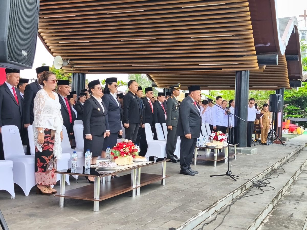 Bupati Minahasa Dr. Robby Dondokambey, SSi, MAP, menjadi Inspektur upacara dalam rangka memperingati Hari Lahir Pancasila di Lapangan Sam Ratulangi Tondano, Senin (1/6/2026).