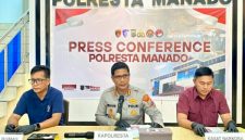 Kapolresta Manado Kombes Pol Irham Halid dalam konferensi pers yang didampingi Kasat Resnarkoba Kompol Hilman Muthalib dan Kasi Humas Iptu Agus Haryono, Selasa 2/6/2026. (Foto: Humas Polresta Manado)