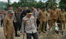 Kapolda Sulut Turun Langsung ke Lokasi Banjir Bolmong, Salurkan Bantuan Sosial