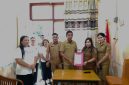 Pemerintah Kabupaten Minahasa Selatan resmi menunjuk Demron Raf Luly sebagai Penjabat Hukum Tua Desa Rumoong Bawah, Kecamatan Amurang Barat, menggantikan Sandra Silvana Rampisela, Senin (15/6/2026).