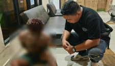 Aparat kepolisian berhasil mengamankan seorang pria yang membawa dua bilah pisau di kawasan Manado Town Square (Mantos), Senin (15/6/2026).