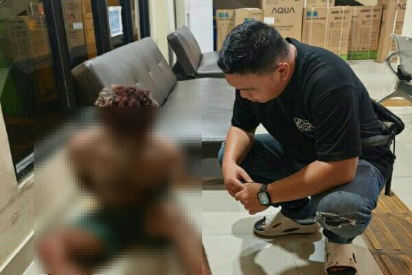 Aparat kepolisian berhasil mengamankan seorang pria yang membawa dua bilah pisau di kawasan Manado Town Square (Mantos), Senin (15/6/2026).